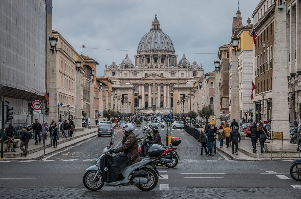 Rome street | How to Apply for a Residence Permit in Italy